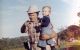 photo-45 - Olivier Lebreton dans les bras de son grand-père Noel Raynaud durant les vendanges 1975